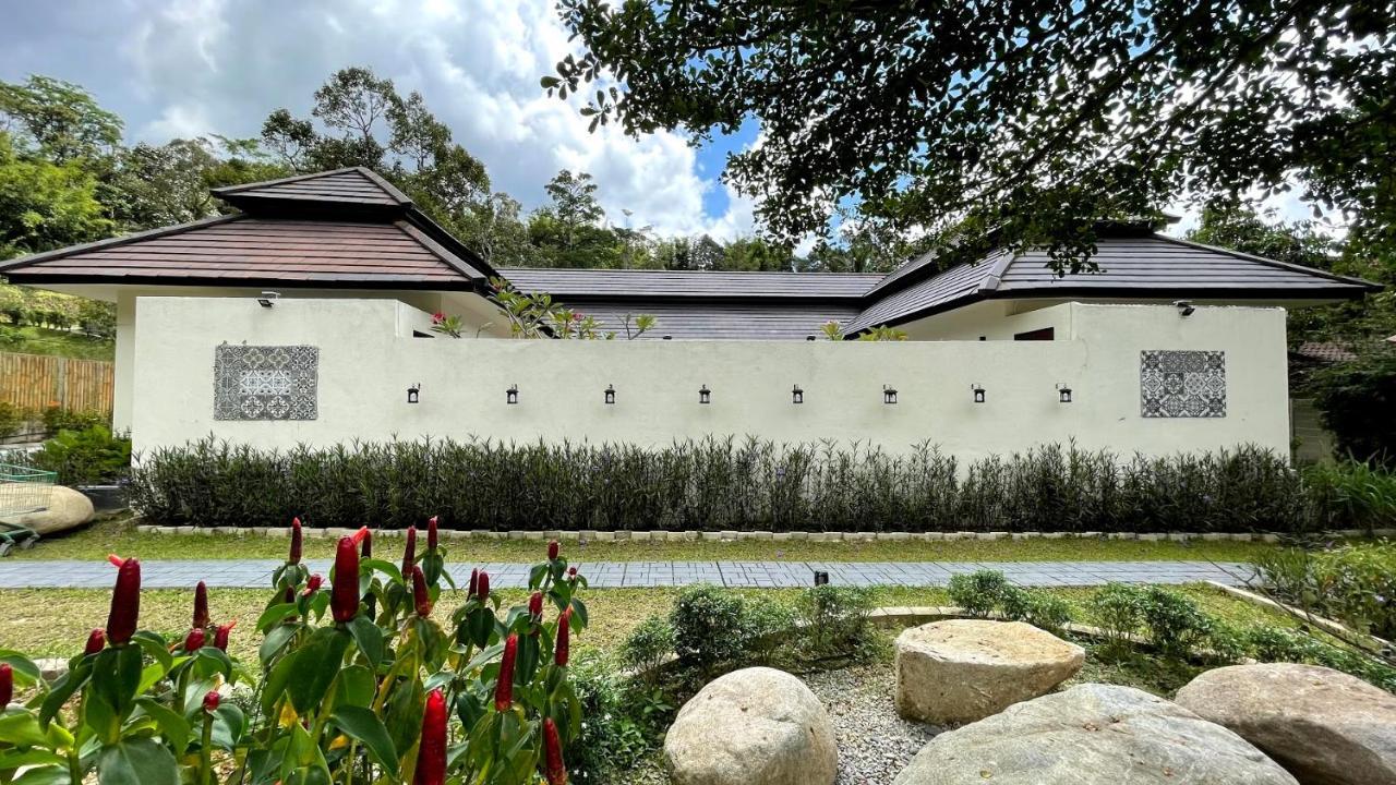 Charis Pool Villa 2 - 3 Bedroom With Private Pool Бентонг Экстерьер фото